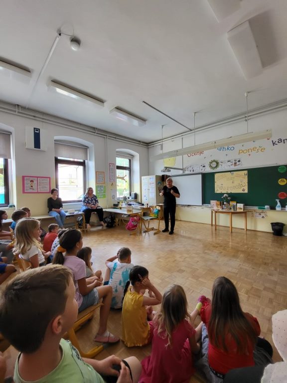Obisk pisateljice Nine Mav Hrovat