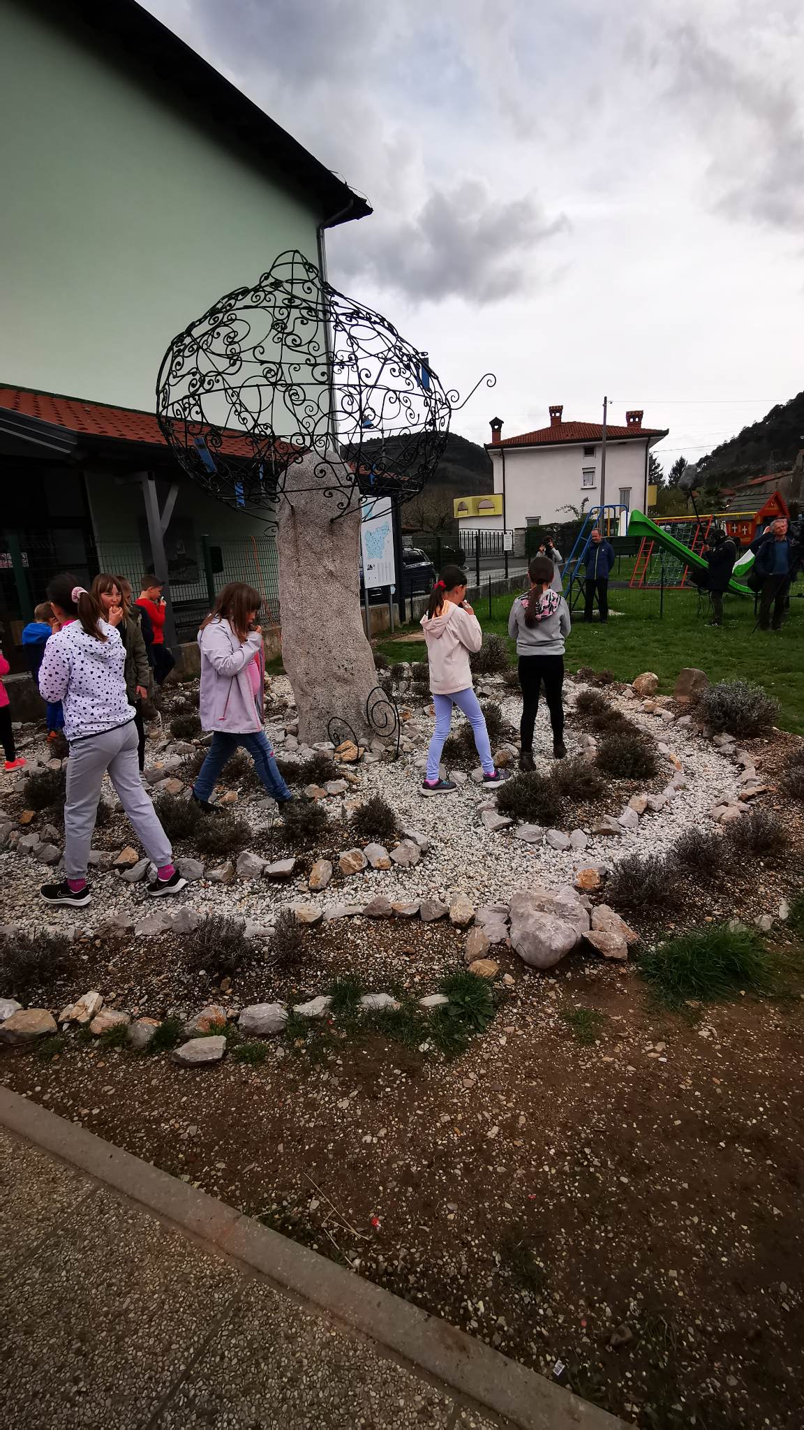 Nastop učencev ob 110. obletnici rojstva pesnika Mateja Bora