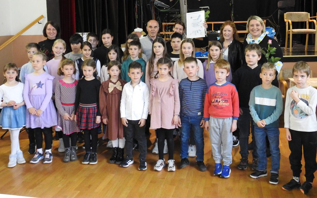 Nastop in prejem zahvale za dolgoletno sodelovanje z Društvom upokojencev Grgar