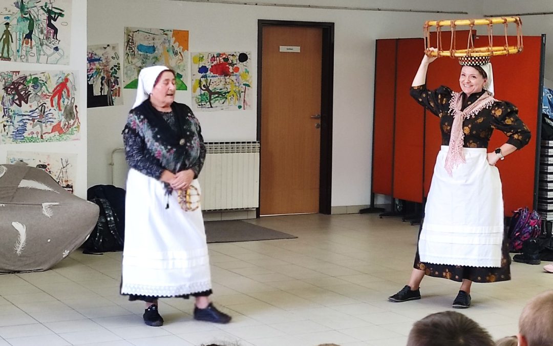 Predstavitev kraške noše v podaljšanem bivanju
